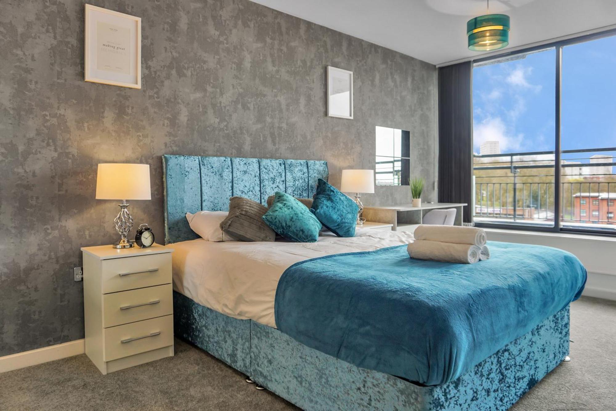 Penthouse - Amazing City Skyline Views - Free Parking - Balcony - Utilita Arena - New St Station - Bullring Shopping เบอร์มิงแฮม ภายนอก รูปภาพ